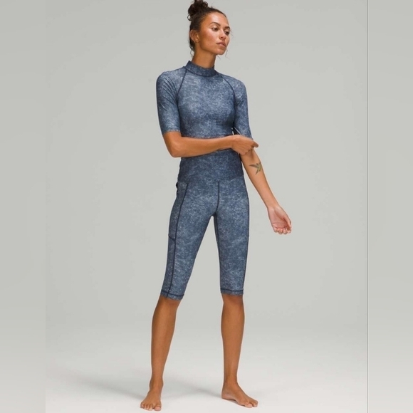 Lululemon Waterside UVP Short-Sleeve Rash Top Guard Denim Wash Blue Multi XXS - Picture 8 of 16